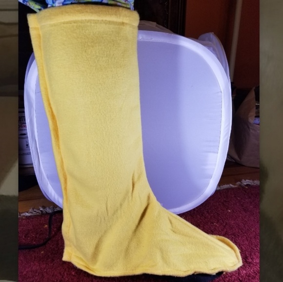 Yellow boot covers for Halloween costume - Picture 1 of 6